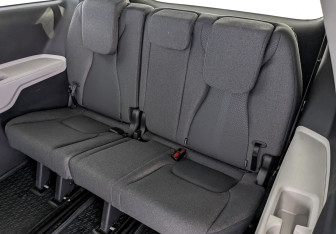Подержанный автомобиль Kia Carnival 2021 года (27 фото)