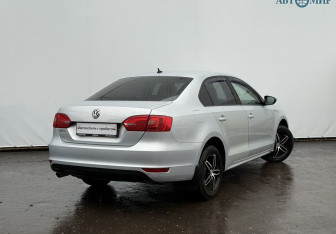 Подержанный автомобиль Volkswagen Jetta Sedan 2013 года (5 фото)