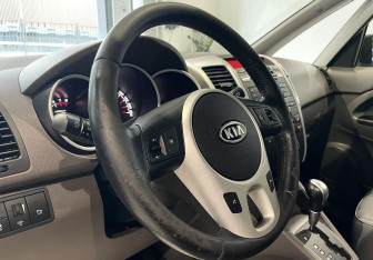 Подержанный автомобиль Kia Venga 2012 года (13 фото)