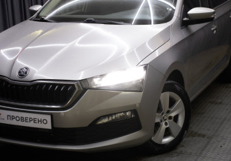 Подержанный автомобиль Skoda Rapid Liftback 2020 года (19 фото)