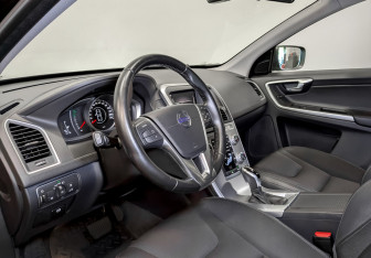 Подержанный автомобиль Volvo XC60 2017 года (17 фото)