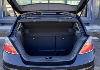 Подержанный автомобиль Opel Astra Hatchback 2014 года (10 фото)