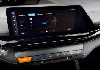 Подержанный автомобиль Changan UNI-V 2023 года (28 фото)