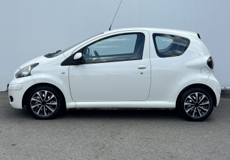 Подержанный автомобиль Toyota Aygo 2010 года (8 фото)