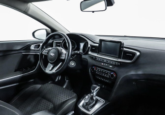 Подержанный автомобиль Kia Ceed Hatchback 2019 года (5 фото)