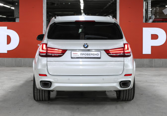 Подержанный автомобиль BMW X5 2017 года (6 фото)
