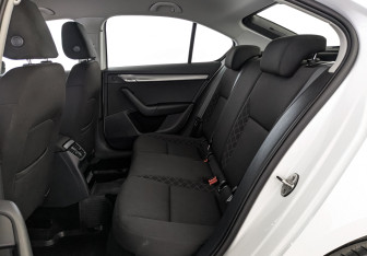 Подержанный автомобиль Skoda Octavia Liftback 2020 года (18 фото)