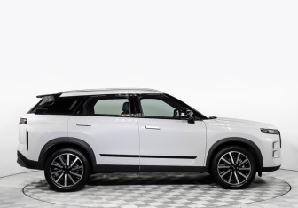 Подержанный автомобиль Jaecoo J7 2025 года (3 фото)