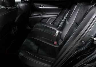 Подержанный автомобиль Toyota Camry Sedan 2025 года (10 фото)
