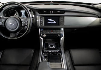 Подержанный автомобиль Jaguar XF Sedan 2018 года (11 фото)