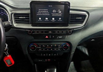 Подержанный автомобиль Kia Ceed Hatchback 2018 года (14 фото)