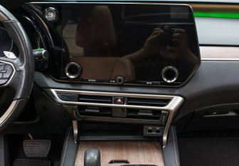 Подержанный автомобиль Lexus RX 2022 года (16 фото)