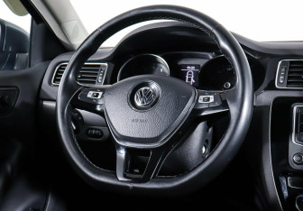 Подержанный автомобиль Volkswagen Jetta Sedan 2016 года (13 фото)