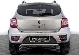 Подержанный автомобиль Renault Sandero 2021 года (6 фото)