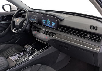 Подержанный автомобиль Hongqi HS5 2023 года (13 фото)