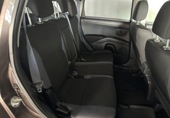 Подержанный автомобиль Mitsubishi Outlander 2011 года (17 фото)