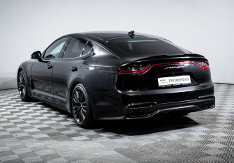 Подержанный автомобиль Kia Stinger 2018 года (7 фото)