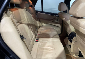 Подержанный автомобиль BMW X5 2007 года (12 фото)