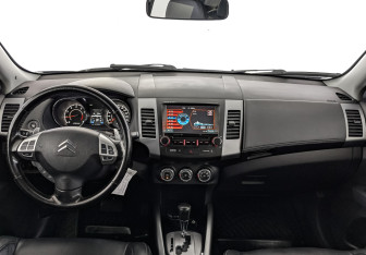 Подержанный автомобиль Citroen C-Crosser 2011 года (14 фото)