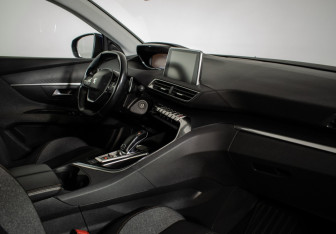 Подержанный автомобиль Peugeot 3008 2018 года (10 фото)