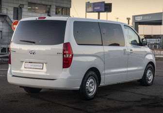 Подержанный автомобиль Hyundai H-1 2020 года (5 фото)