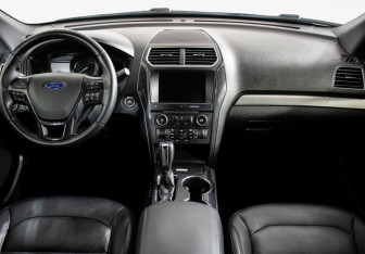 Подержанный автомобиль Ford Explorer 2018 года (12 фото)