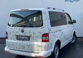 Подержанный автомобиль Volkswagen Transporter Minivan 2013 года (8 фото)