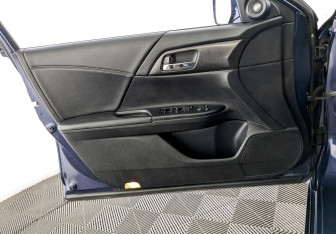 Подержанный автомобиль Honda Accord Sedan 2013 года (19 фото)