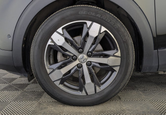 Подержанный автомобиль Peugeot 3008 2018 года (12 фото)
