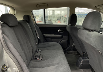 Подержанный автомобиль Nissan Tiida Hatchback 2012 года (20 фото)