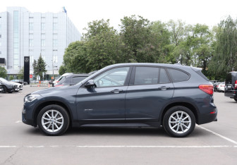 Подержанный автомобиль BMW X1 2015 года (8 фото)