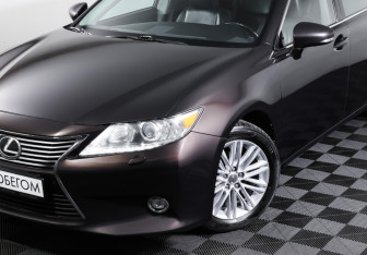 Подержанный автомобиль Lexus ES 2014 года (26 фото)