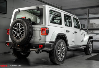 Новый Jeep Wrangler 2023 (4 фото)
