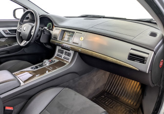 Подержанный автомобиль Jaguar XF Sedan 2014 года (11 фото)