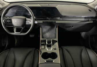 Подержанный автомобиль Omoda C5 2023 года (12 фото)