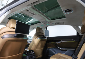 Подержанный автомобиль Audi A8 2019 года (17 фото)