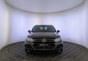 Подержанный автомобиль Volkswagen Touareg 2014 года (2 фото)