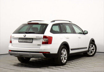 Подержанный автомобиль Skoda Octavia Wagon 2014 года (2 фото)