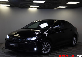 Подержанный автомобиль Toyota Corolla Sedan 2019 года (23 фото)