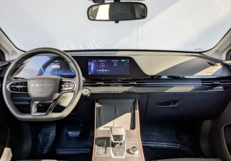 Подержанный автомобиль Omoda C5 2024 года (14 фото)