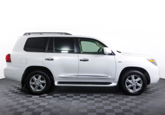 Подержанный автомобиль Lexus LX 2011 года (4 фото)