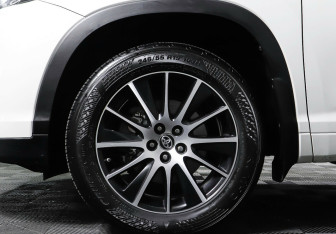 Подержанный автомобиль Toyota Highlander 2019 года (7 фото)
