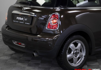 Подержанный автомобиль MINI Hatch 2011 года (25 фото)