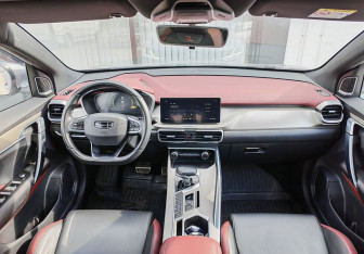 Подержанный автомобиль Geely Coolray 2022 года (12 фото)