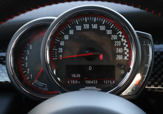 Подержанный автомобиль MINI Hatch 2019 года (11 фото)