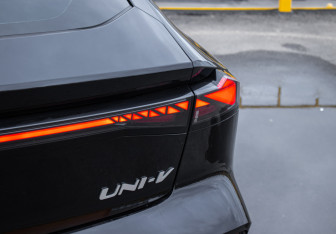 Подержанный автомобиль Changan UNI-V 2022 года (7 фото)