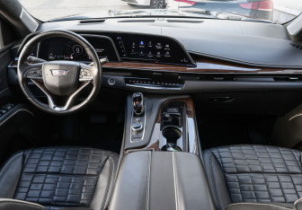 Подержанный автомобиль Cadillac Escalade Suv 2022 года (17 фото)