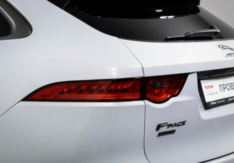 Подержанный автомобиль Jaguar F-Pace 2020 года (17 фото)