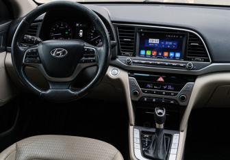 Подержанный автомобиль Hyundai Elantra Sedan 2018 года (10 фото)