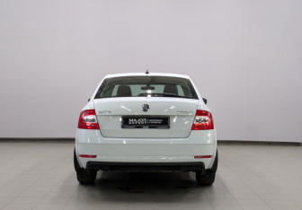 Подержанный автомобиль Skoda Octavia Liftback 2020 года (27 фото)
